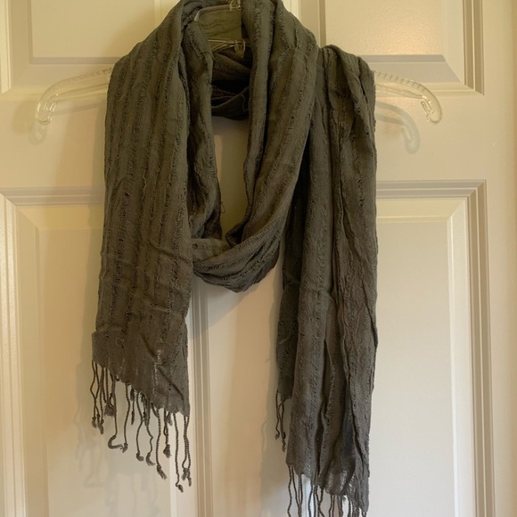 Grey charcoal pattern scarf wrap with fringe details and pretty pattern! - Picture 8 of 10
